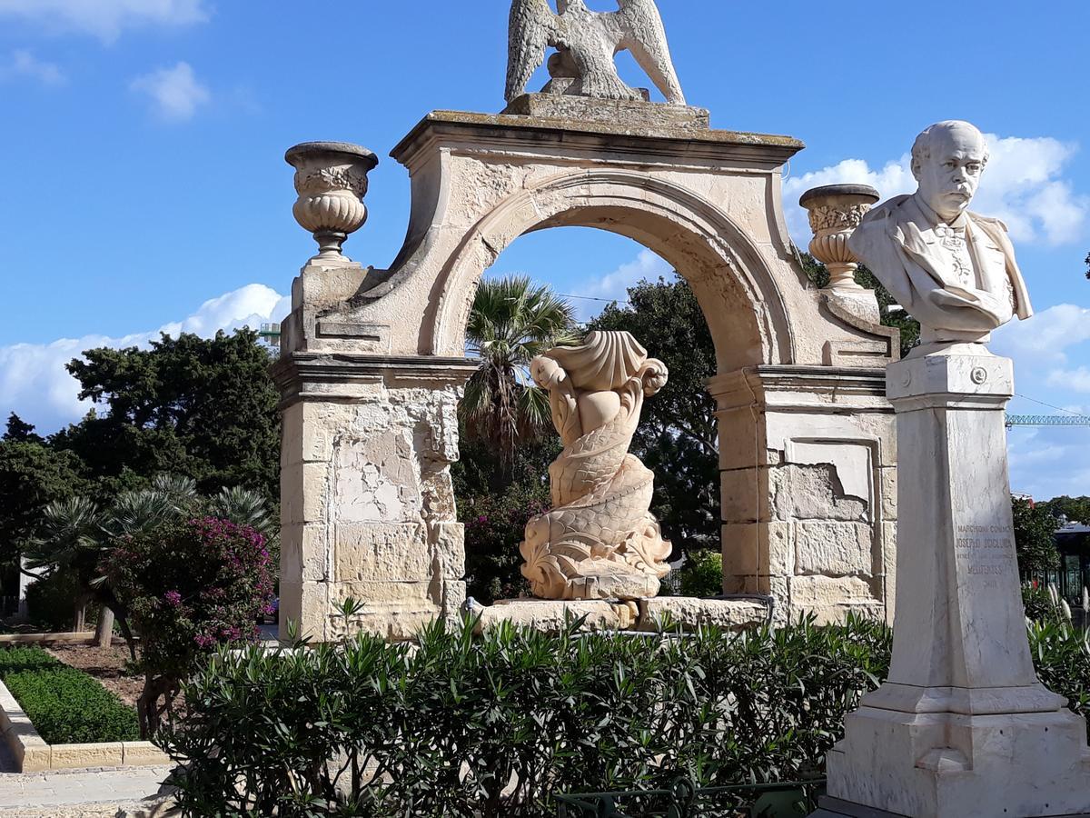 Door Eight * Floriana